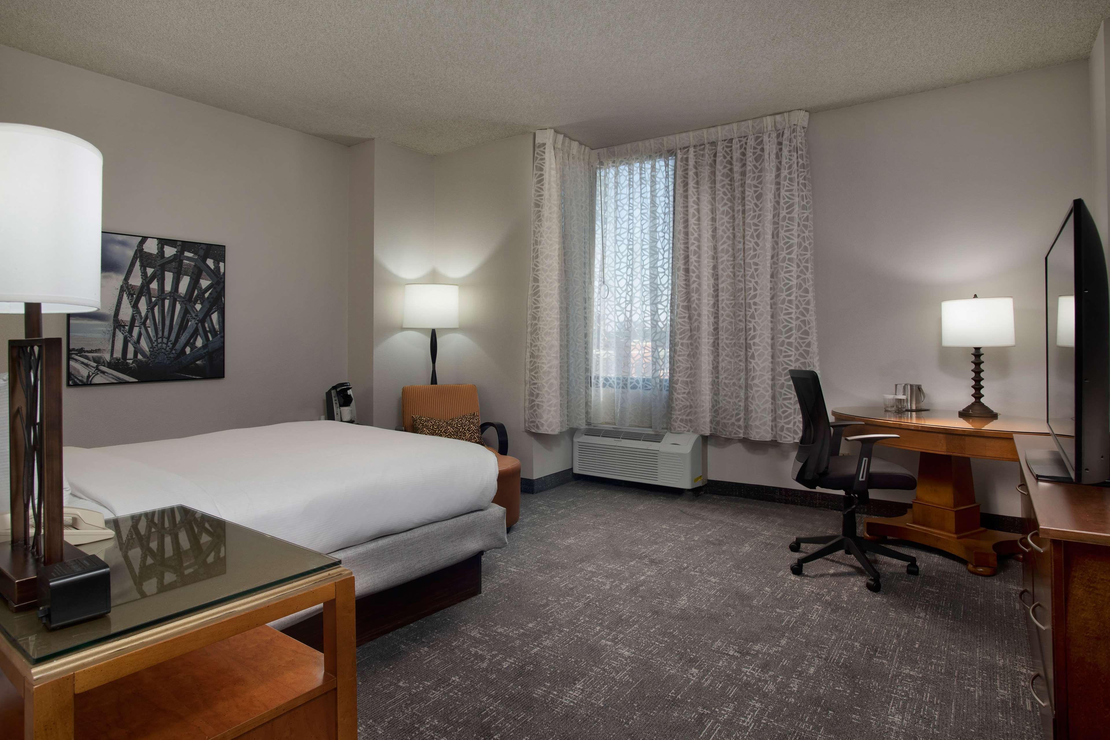 Doubletree By Hilton Downtown Memphis