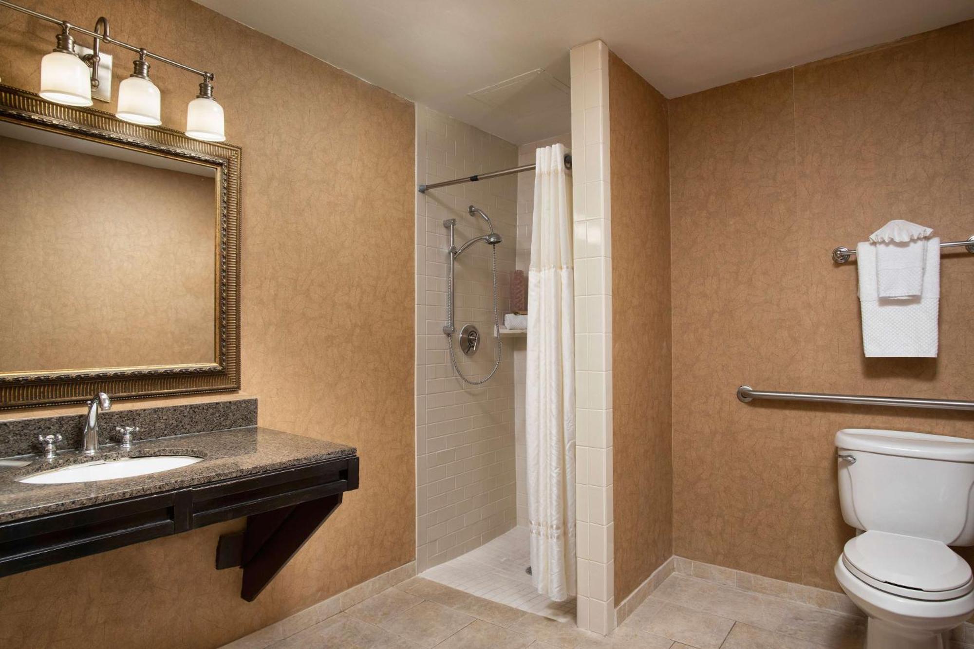 Doubletree By Hilton Downtown Hotel