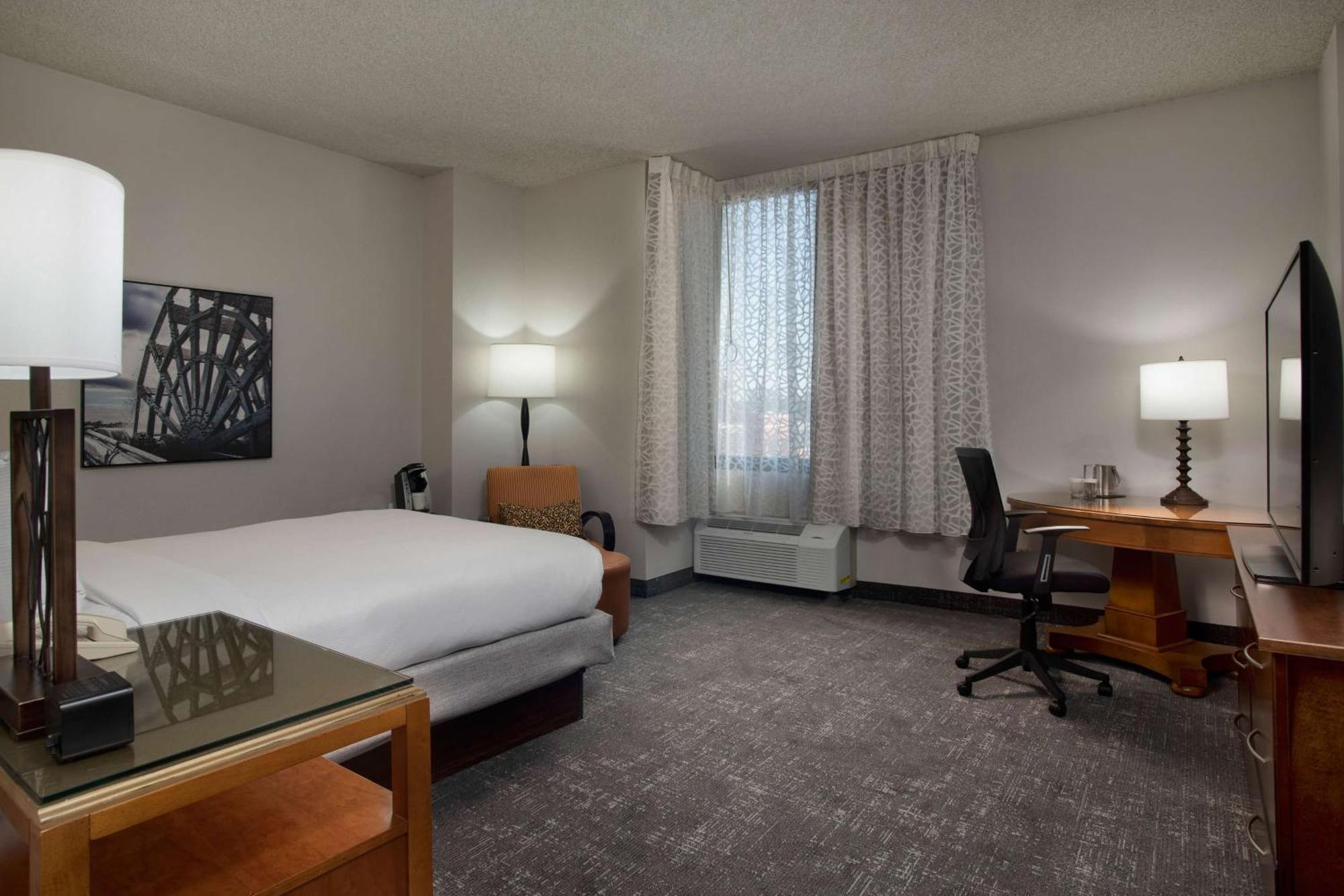Doubletree By Hilton Downtown 4*